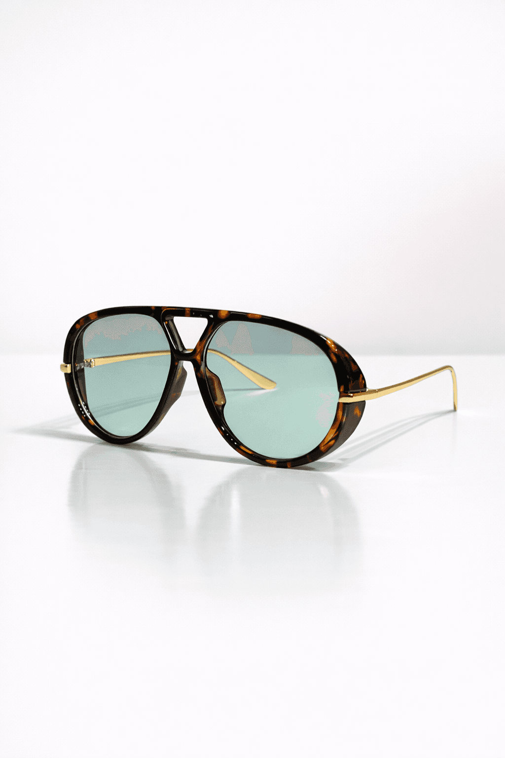 scandibrown Solglasögon Aviator Metal, brun sköldpaddsmönstrad båge och gröntonade glas